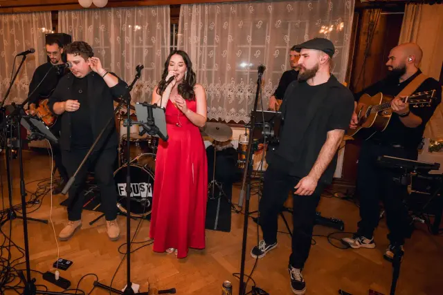 Svatební veselí s živou hudbou