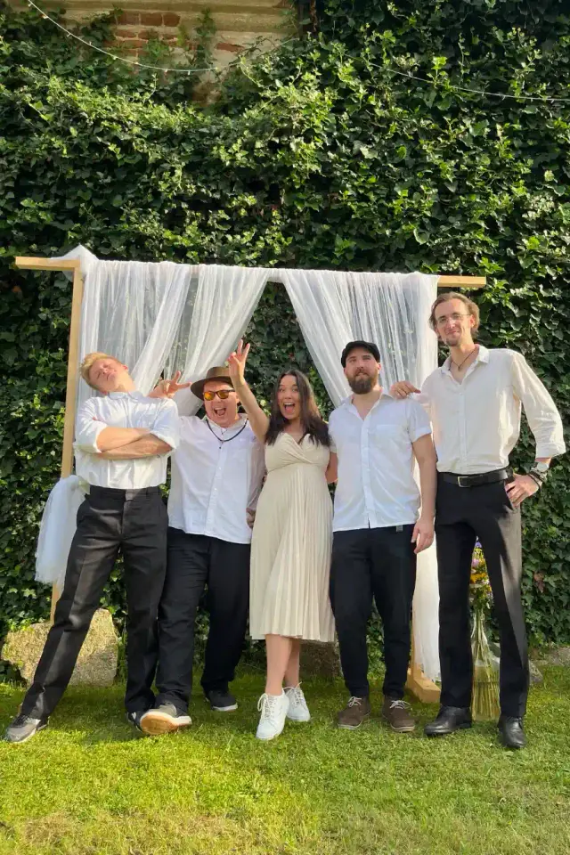 Fousy hrají na svatbě